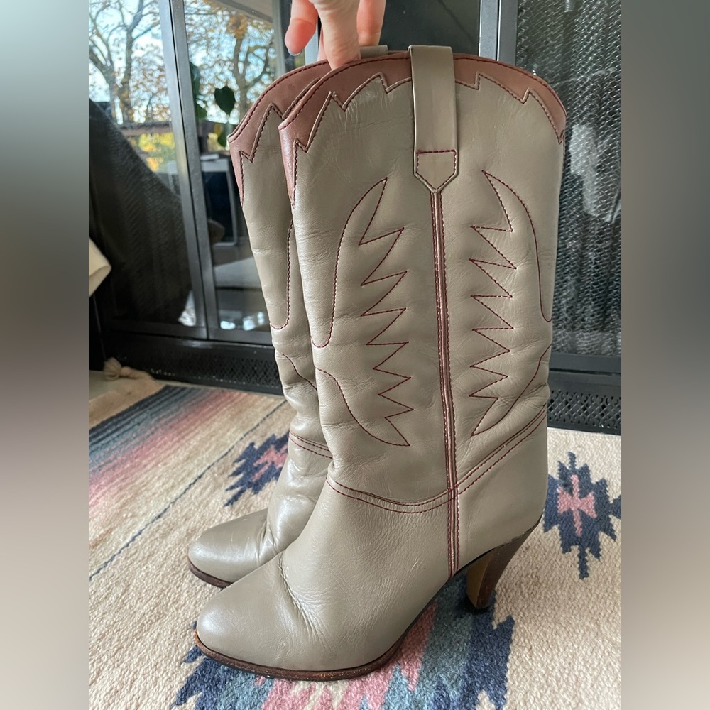 VINTAGE 80’s leather heeled cowgirl boots. Size 7.5 Womens.